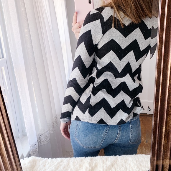 Charlotte Russe S Black Gray Chevron Cardigan - Picture 4 of 6